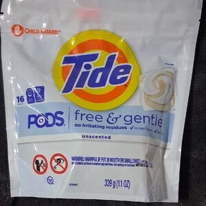 4 BAGS OF Tide Free & Gentle Laundry Pods - White